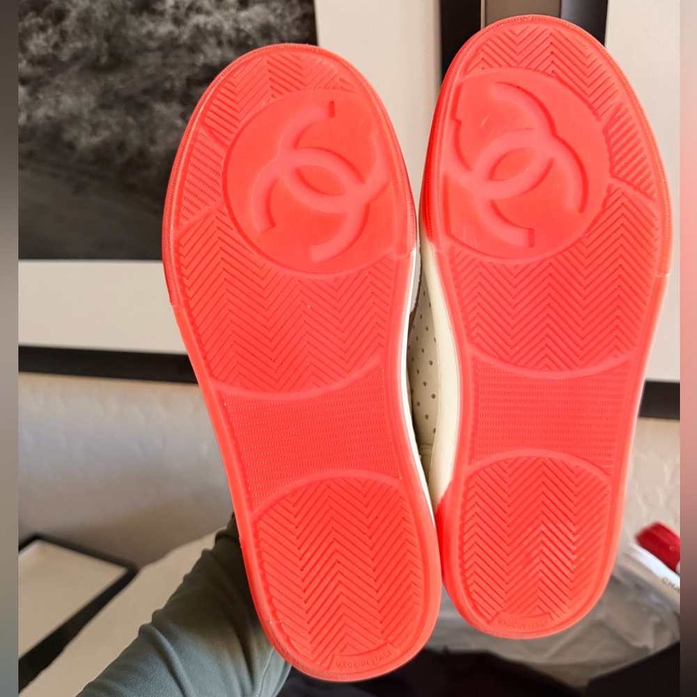 CHANEL Grained Calfskin Fabric Womens Logo Sneakers 39 White Red - Picture 7 of 15